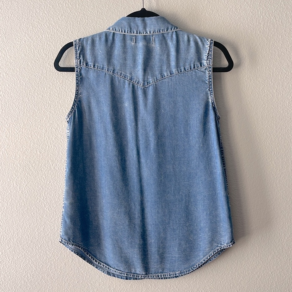 Calvin Klein jeans, sleeveless collared shirt, size XS/TP.  Snap button. - Picture 4 of 5